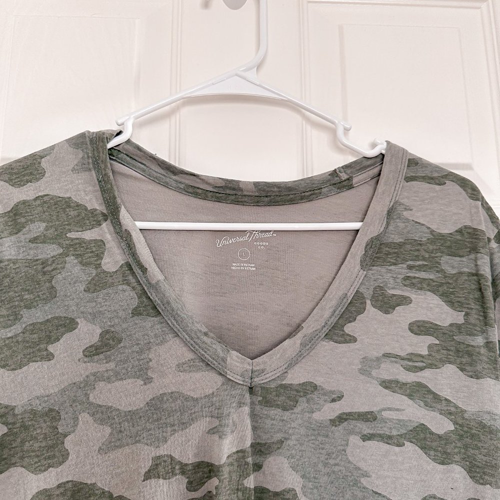 Bundle of 3 Universal Thread Women's Short Sleeve Tees - Picture 4 of 15